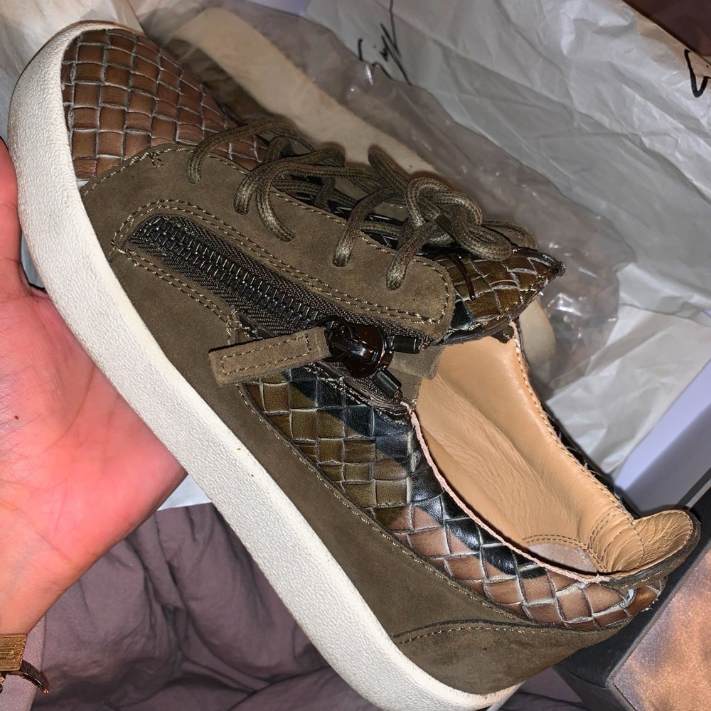 Giuseppe Zanottis. Size 39 (Euro).